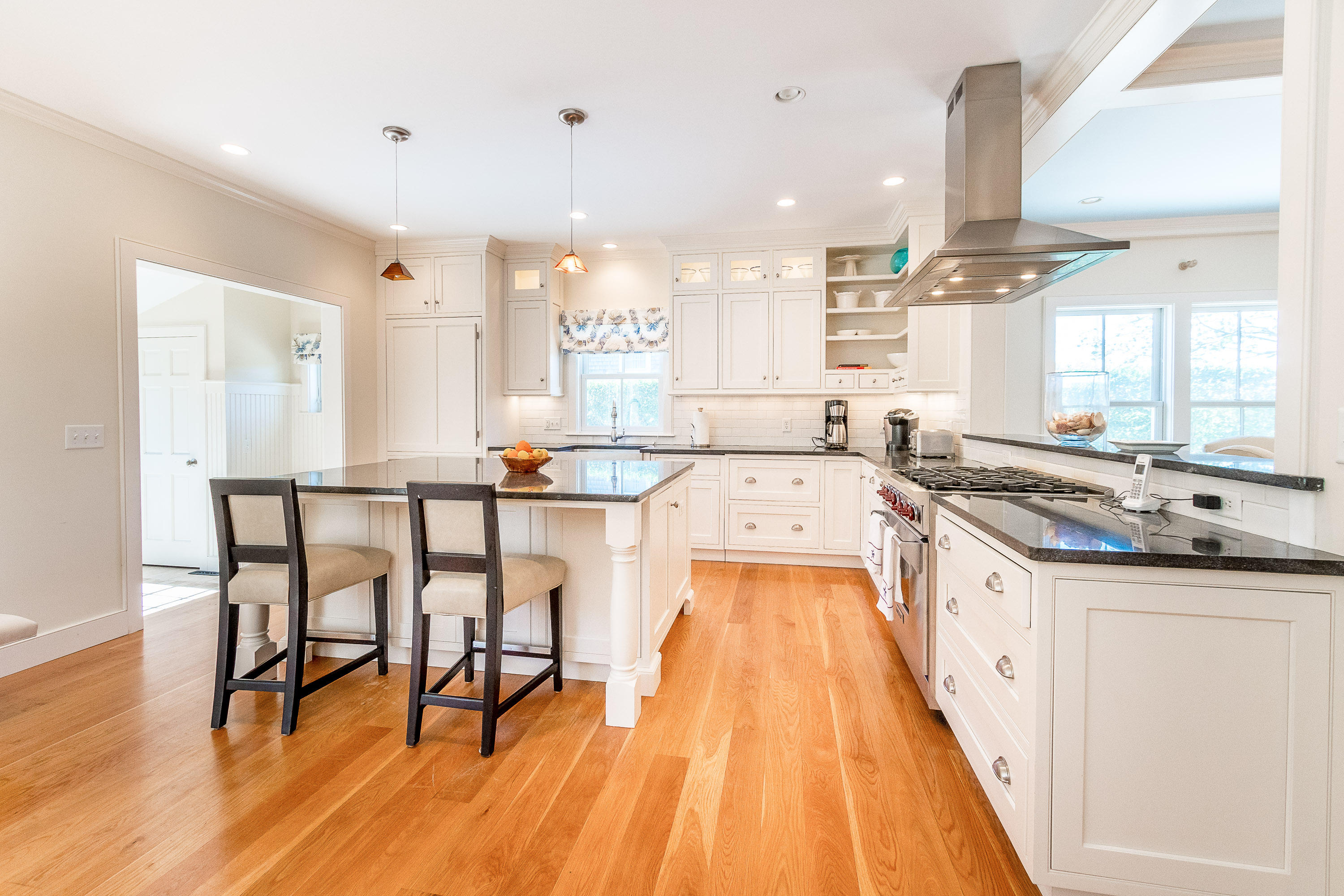 82 Cliff Road, Unit B Nantucket, MA 02554 - Photo 8 of 28 82 Cliff Road, B, Nantucket, MA 02554