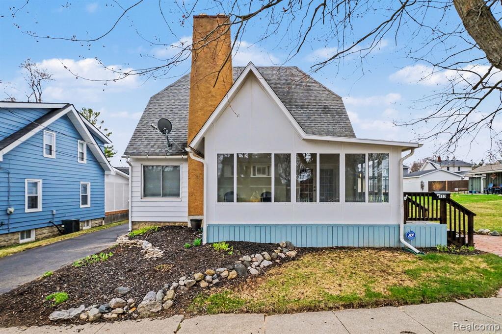 313 Myrtle Street Flushing, MI 48433 - Photo 3 of 19