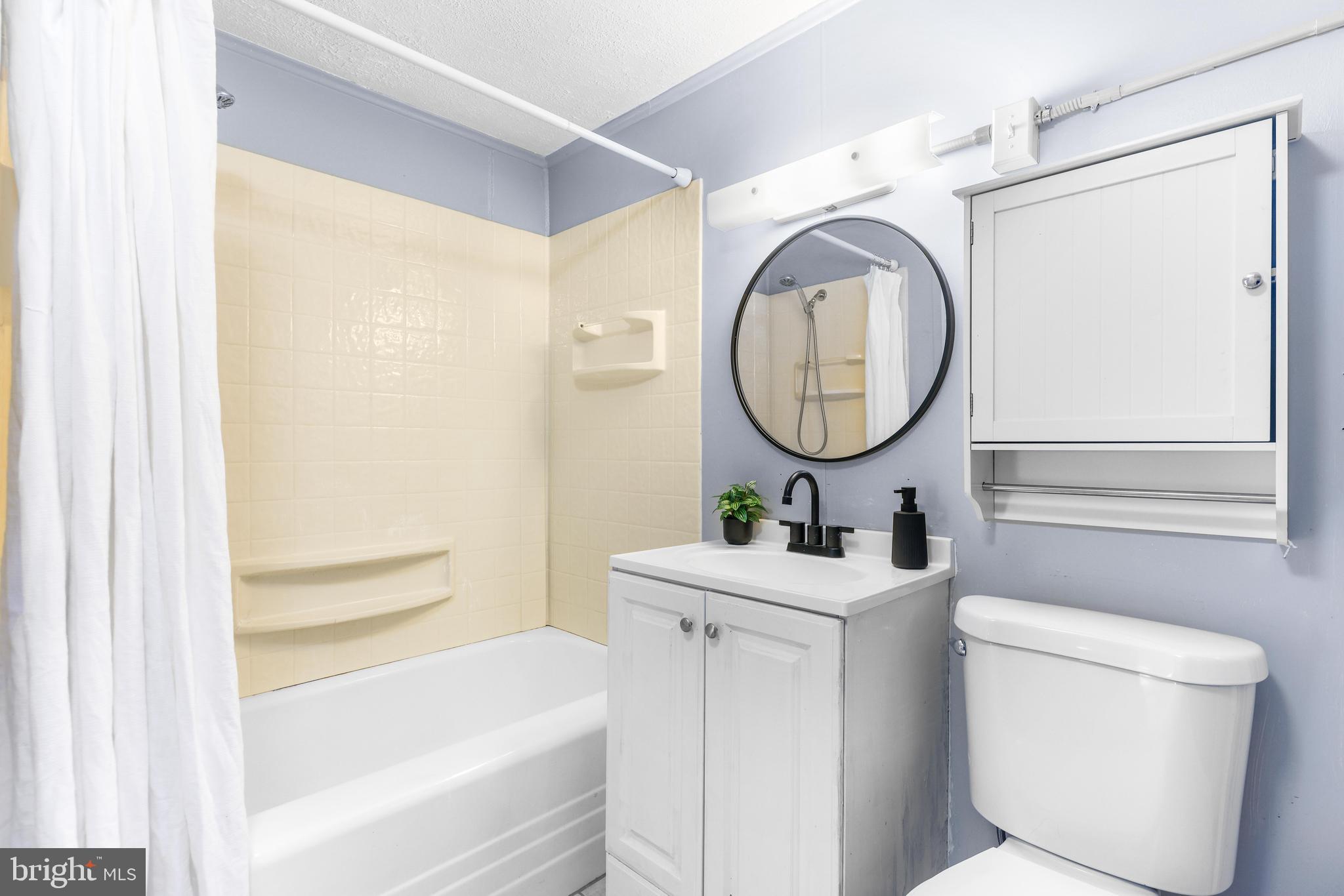1113 South Robinson Street Baltimore, MD 21224 - Photo 22 of 38 a bathroom with a sink a toilet and a bathtub
