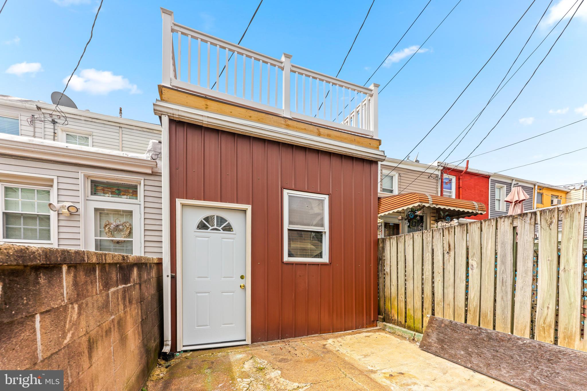 1113 South Robinson Street Baltimore, MD 21224 - Photo 31 of 38 a backyard of a house