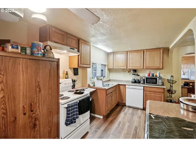 $359,000 | 3680 Blossom Drive Northeast, Salem, OR 97305