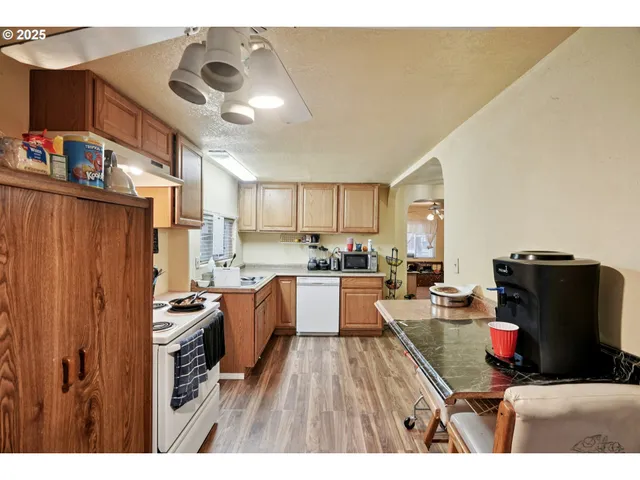 $359,000 | 3680 Blossom Drive Northeast, Salem, OR 97305