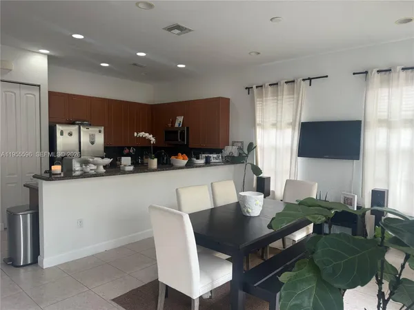$2,700 | 14602 Southwest 11th Street, Unit 14602, Pembroke Pines, FL 33027