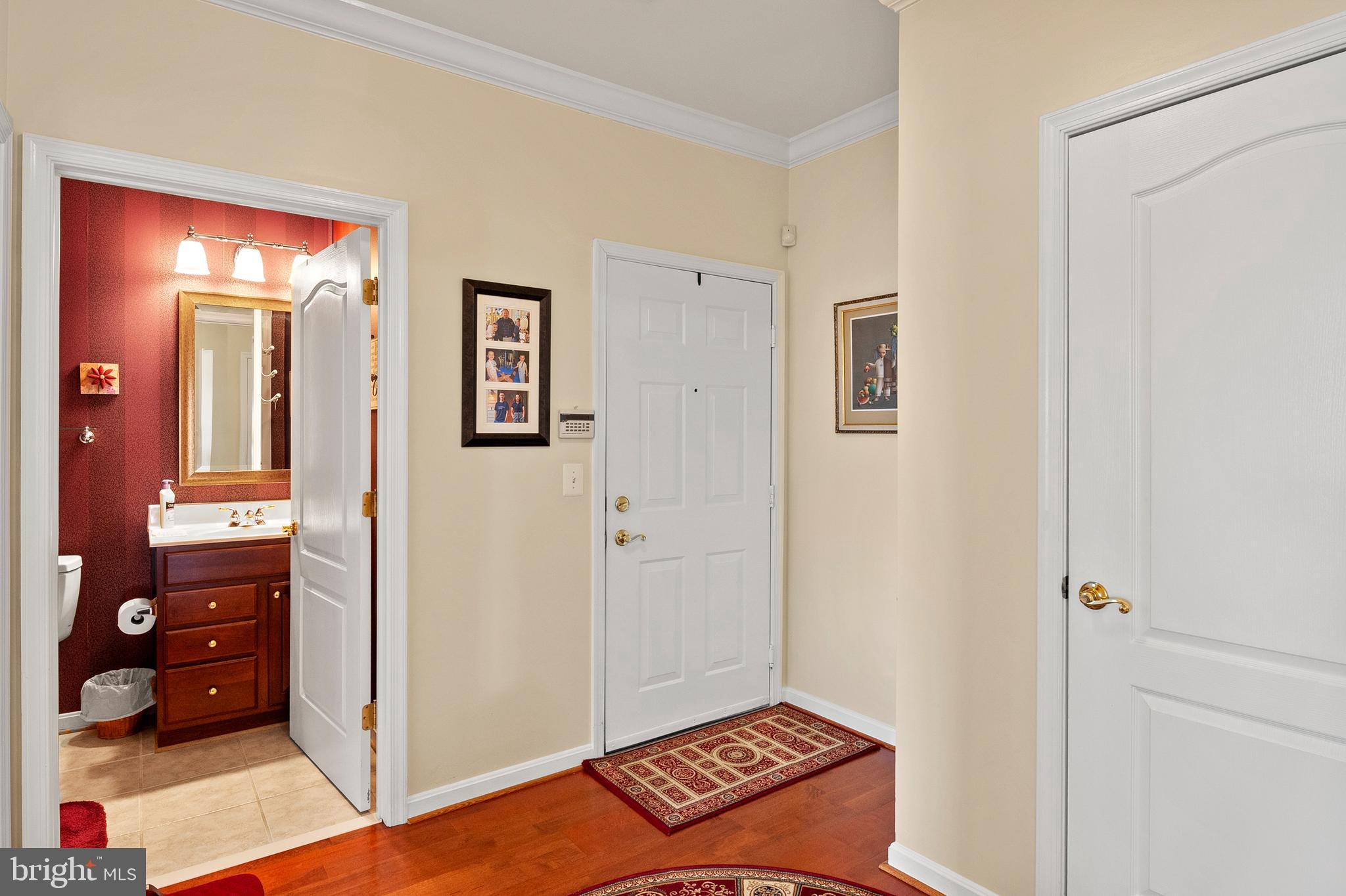 7305 Maplecrest Road, Unit 402 Elkridge, MD 21075 - Photo 4 of 55 Foyer