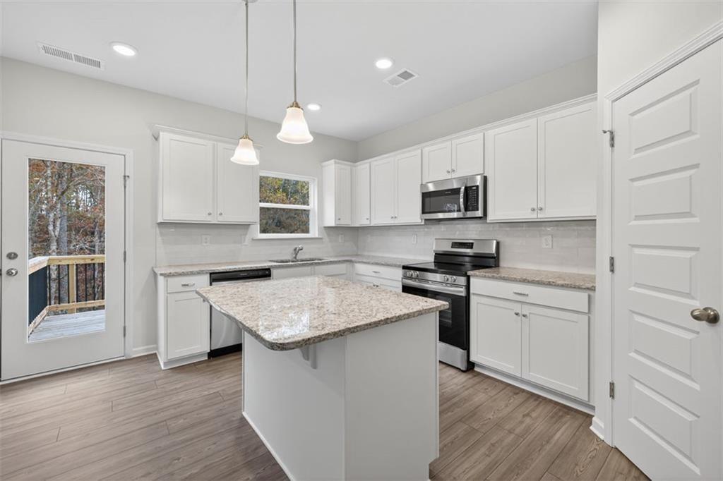 303 Roxeywood Way Winder, GA 30680 - Photo 12 of 47