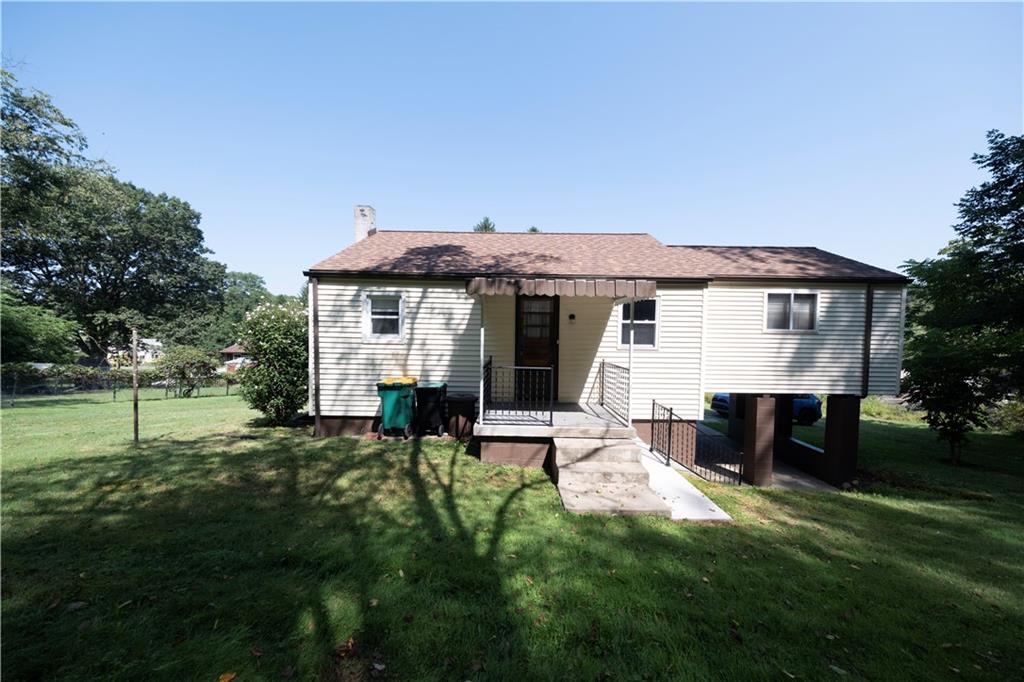462 Crawford Run Road Cheswick, PA 15024 - Photo 10 of 39 a backyard of a house with table and chairs