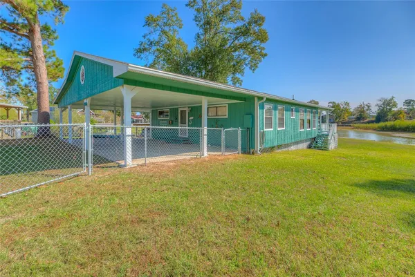 $295,000 | 1575 Yaupon Cove Drive, Onalaska, TX 77360