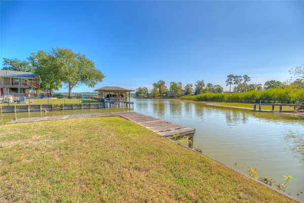 a view of a swimming pool and lake