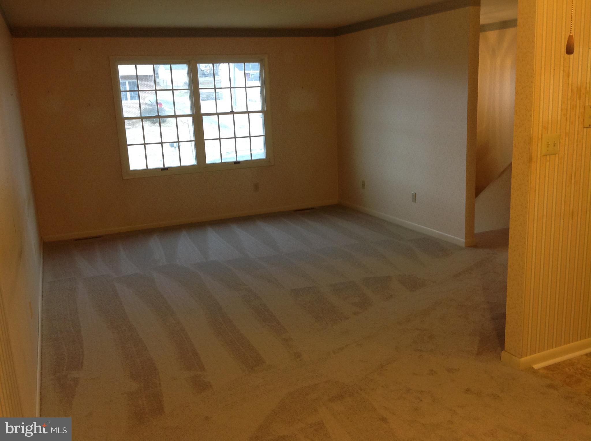 825 Medway Road Hagerstown, MD 21740 - Photo 3 of 24 Living Room
