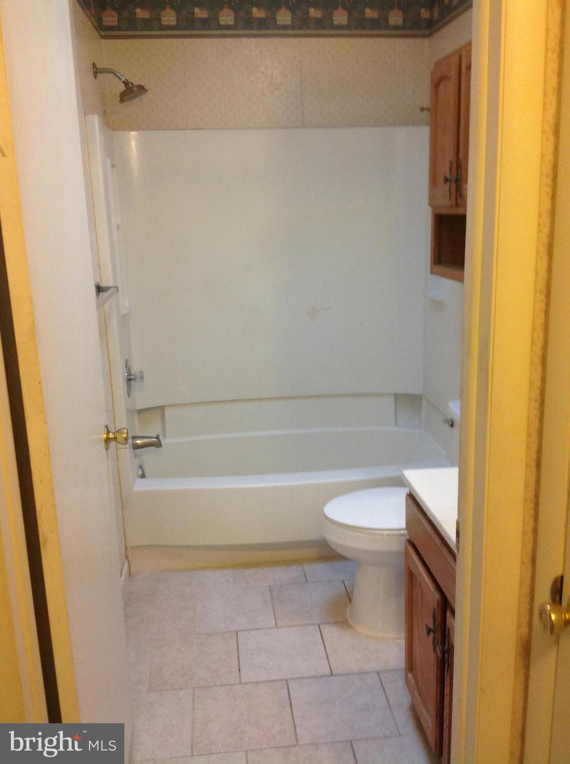 825 Medway Road Hagerstown, MD 21740 - Photo 7 of 24 Bath