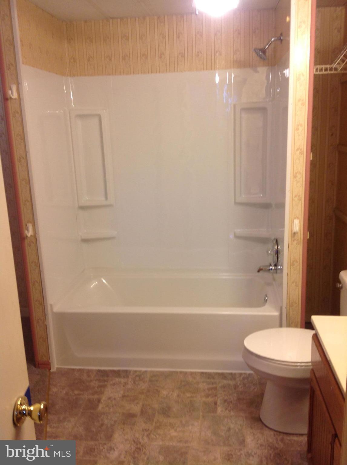 825 Medway Road Hagerstown, MD 21740 - Photo 10 of 24 Bath