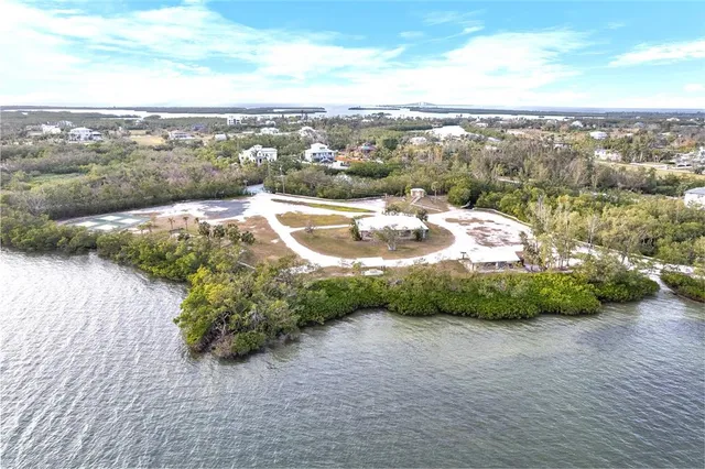 $2,473,000 | 724 Bayshore Drive, Terra Ceia, FL 34250