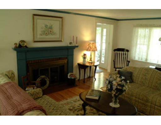 81 Croft Regis Road Westwood, MA 02090 - Photo 3 of 8 Gallery Image 3