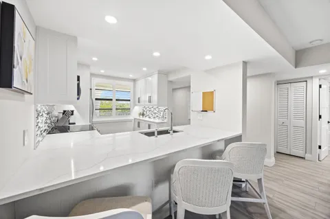 $315,000 | 6061 Balboa Circle, Unit 403, Boca Raton, FL 33433