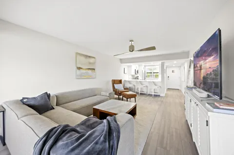 $315,000 | 6061 Balboa Circle, Unit 403, Boca Raton, FL 33433