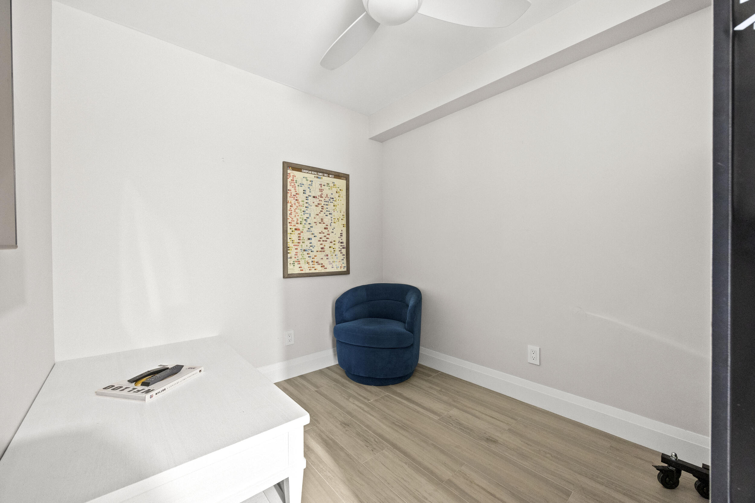 6061 Balboa Circle, Unit 403 Boca Raton, FL 33433 - Photo 33 of 44 a living room with furniture and flowerpot