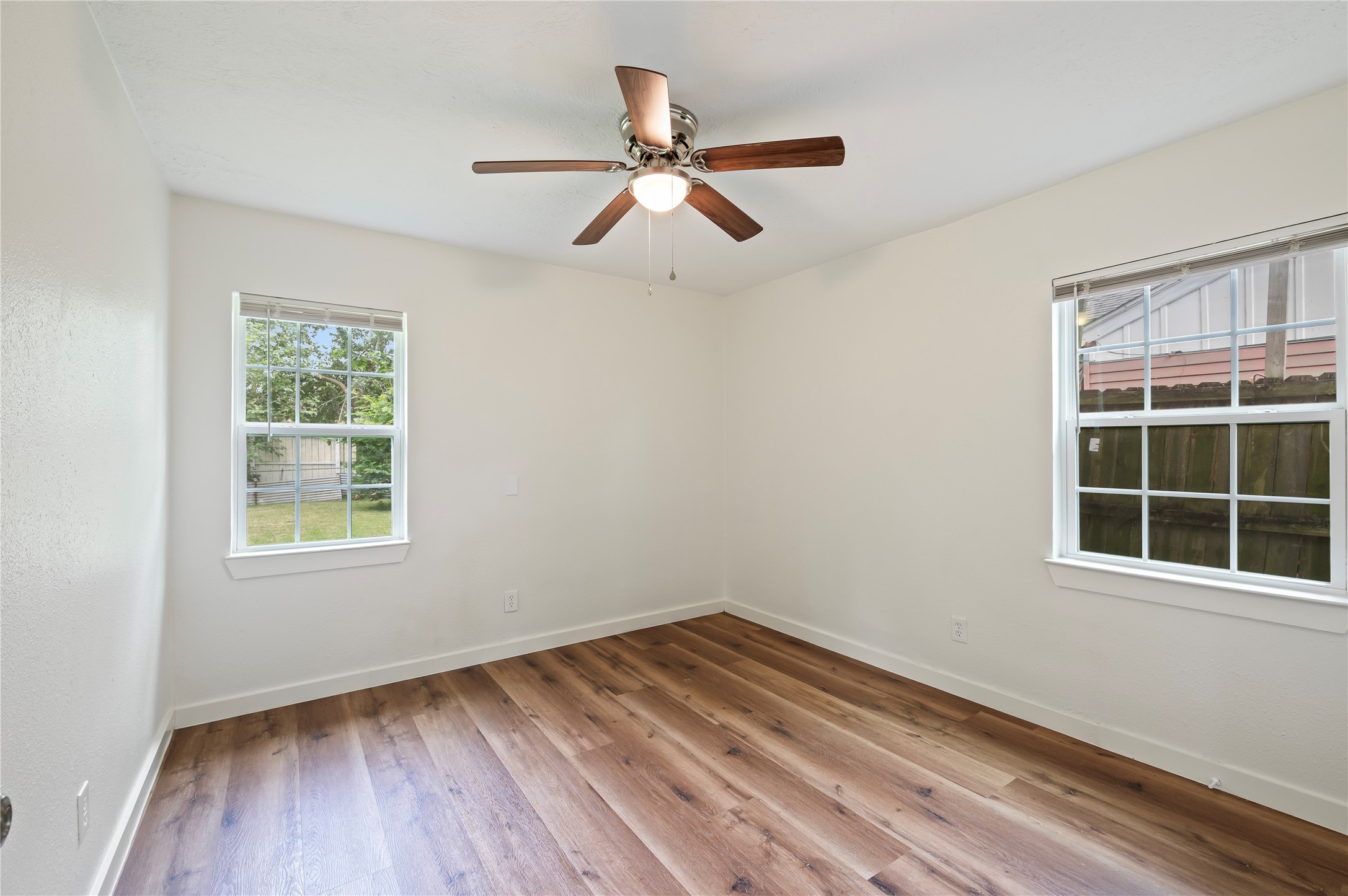 504 Burke Road Pasadena, TX 77506 - Photo 11 of 26