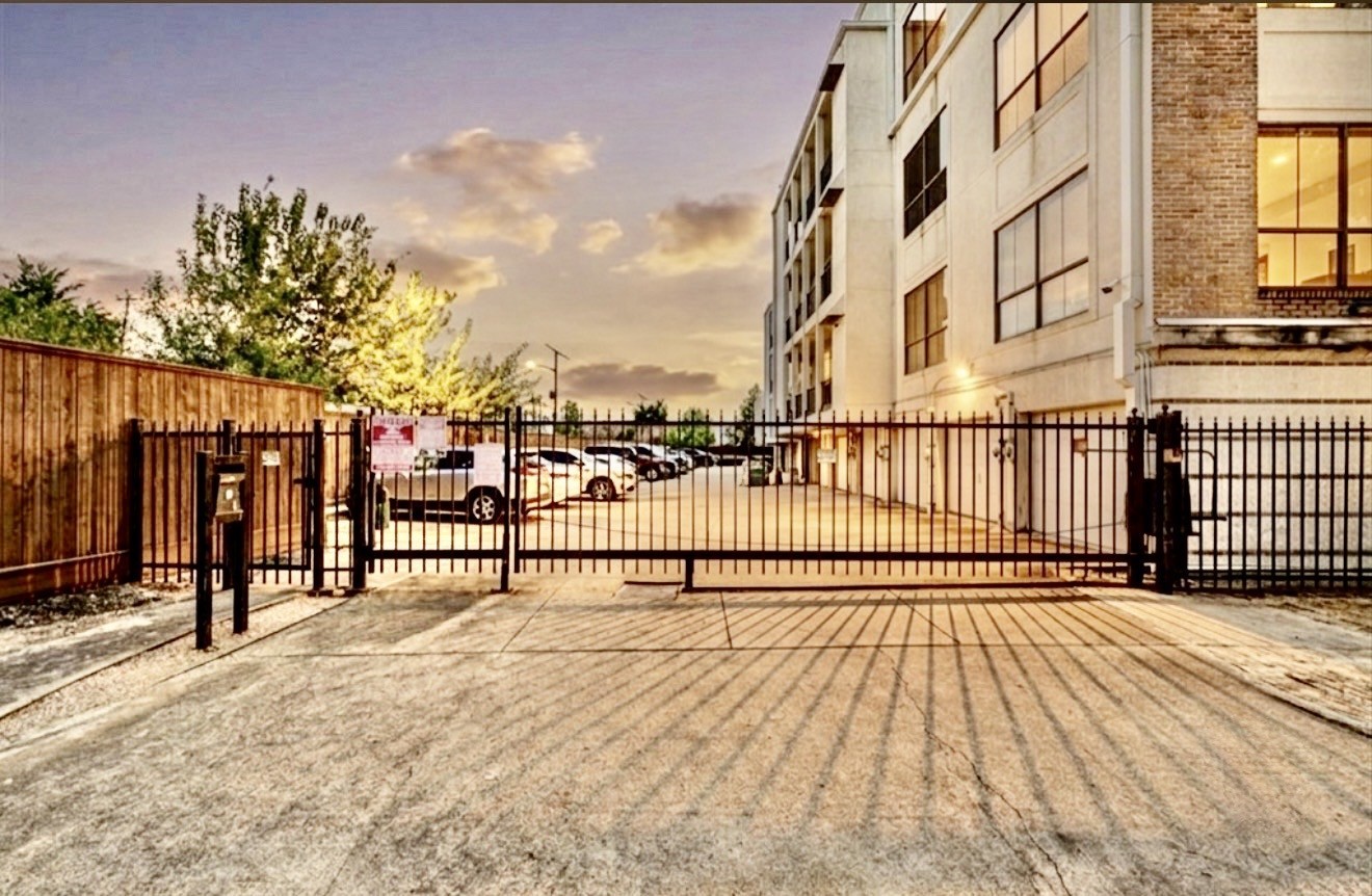 1722 Washington Avenue, Unit D Houston, TX 77007 - Photo 25 of 28 Automatic driveway gate to your garage and additional off-street parking.