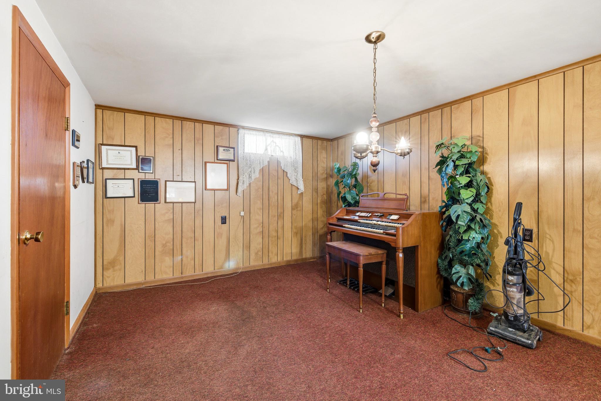 115 Sunset Drive Stanley, VA 22851 - Photo 28 of 56 a livingroom with furniture window and wooden floor