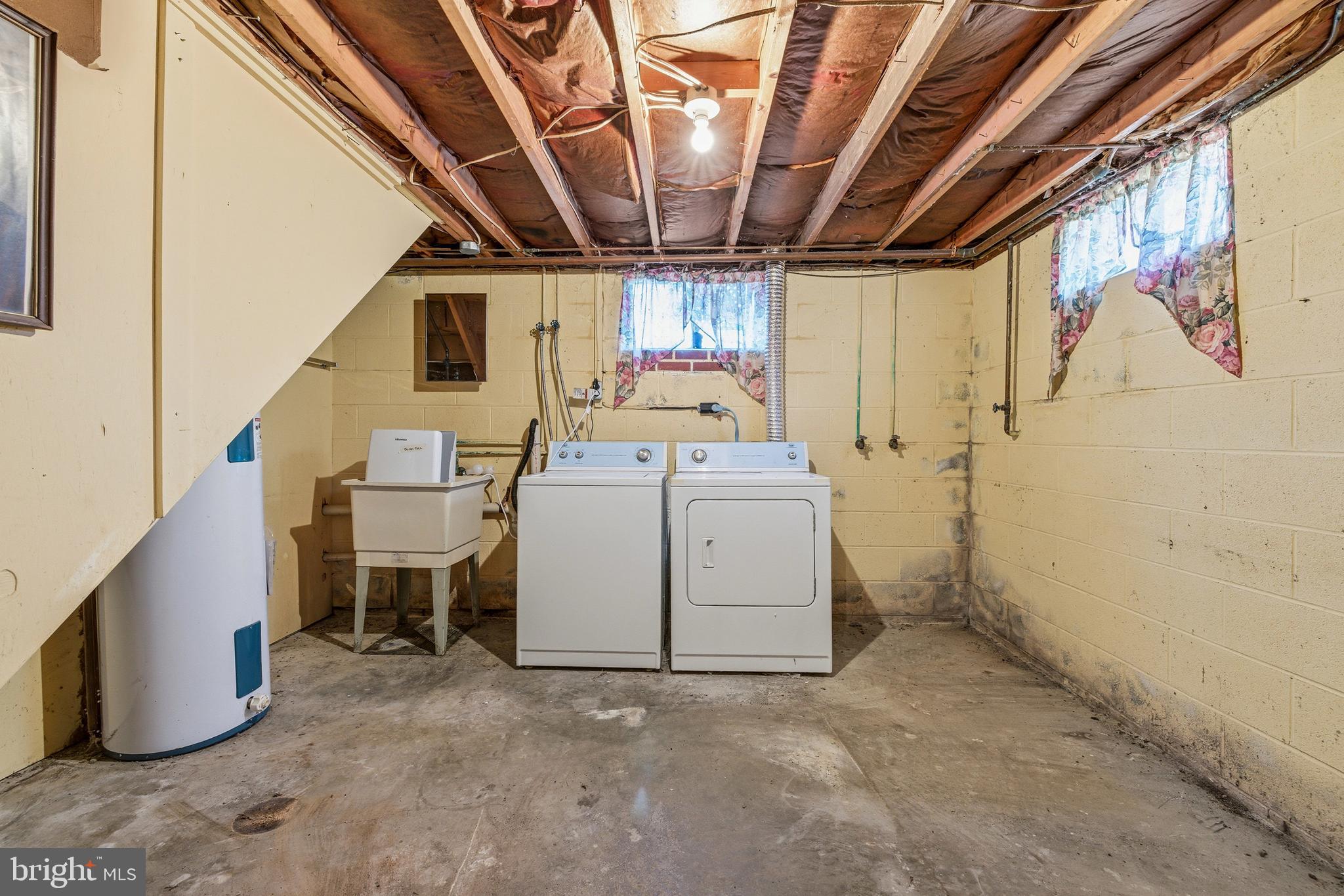 115 Sunset Drive Stanley, VA 22851 - Photo 29 of 56 a utility room with dryer and washer