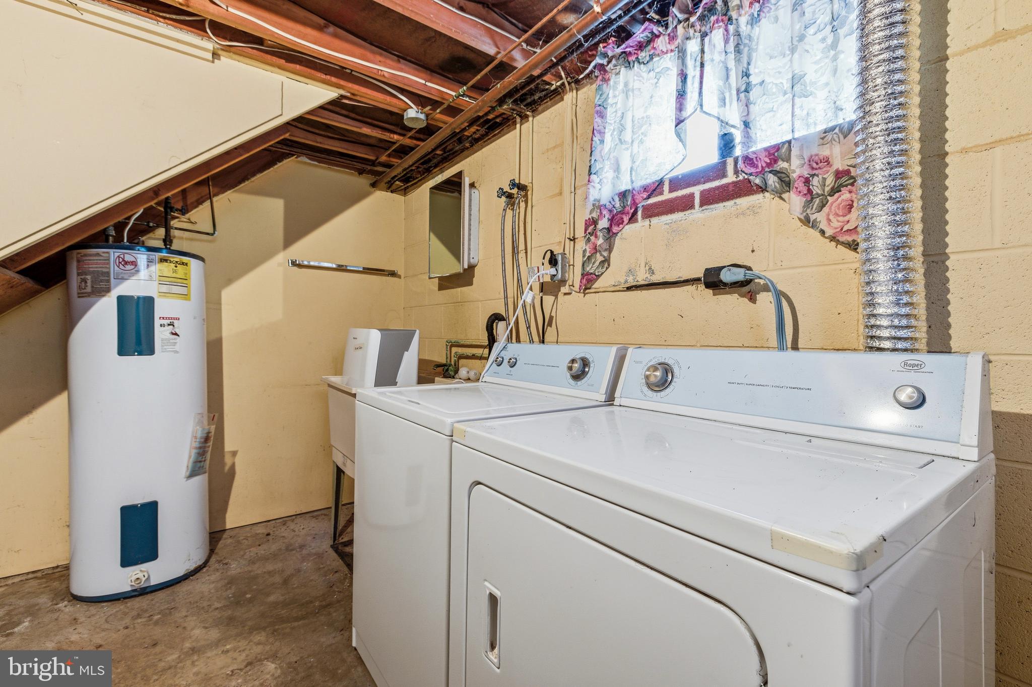 115 Sunset Drive Stanley, VA 22851 - Photo 30 of 56 a utility room with dryer and washer
