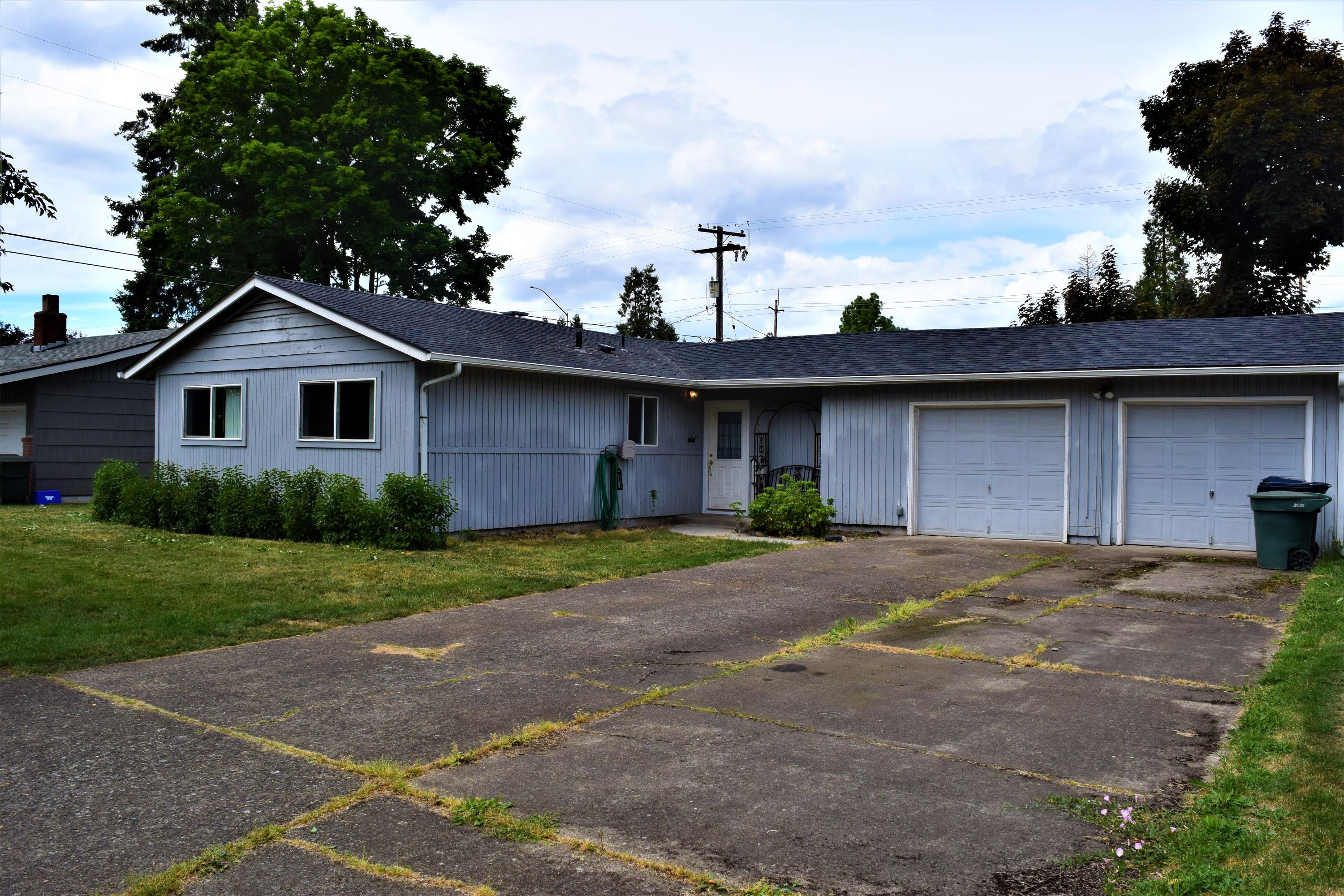 1955 Carter Lane Springfield, OR 97477 - Photo 1 of 17 Front of House