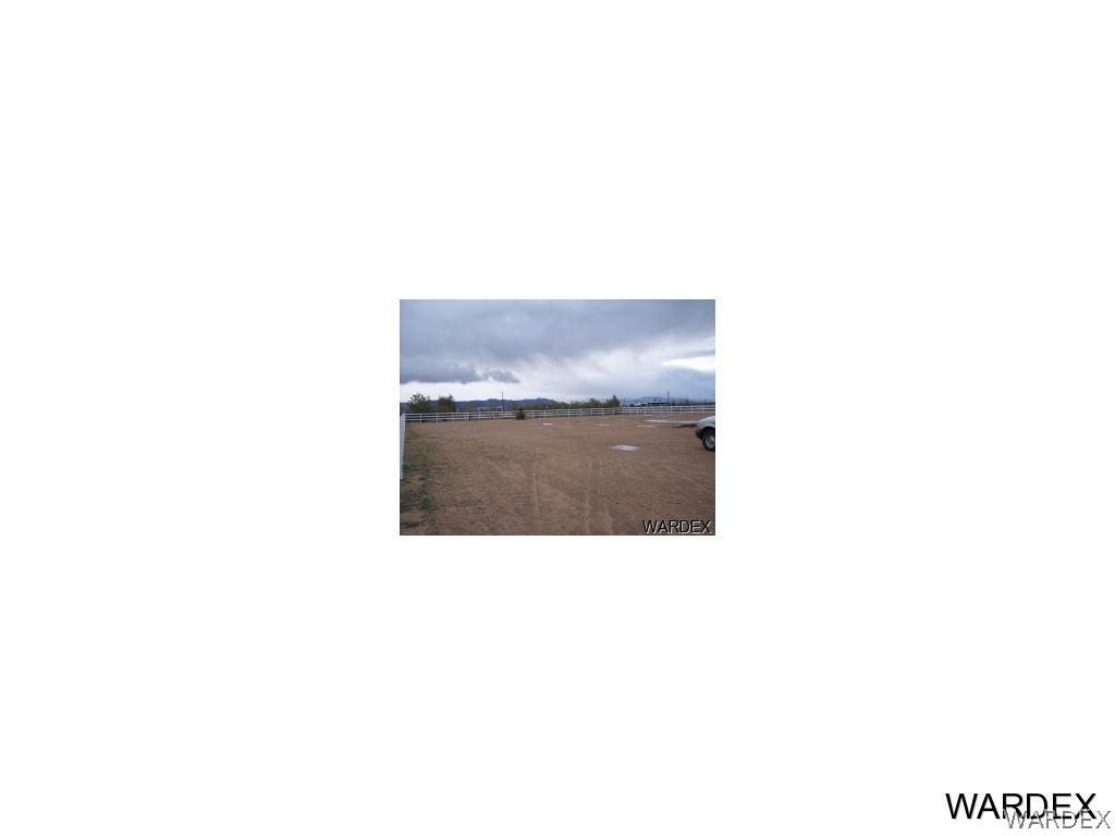 516 Davis Road Golden Valley, AZ 86413 - Photo 14 of 16 backyard