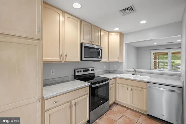 $2,600 | 262 Crescent Drive, Hershey, PA 17033