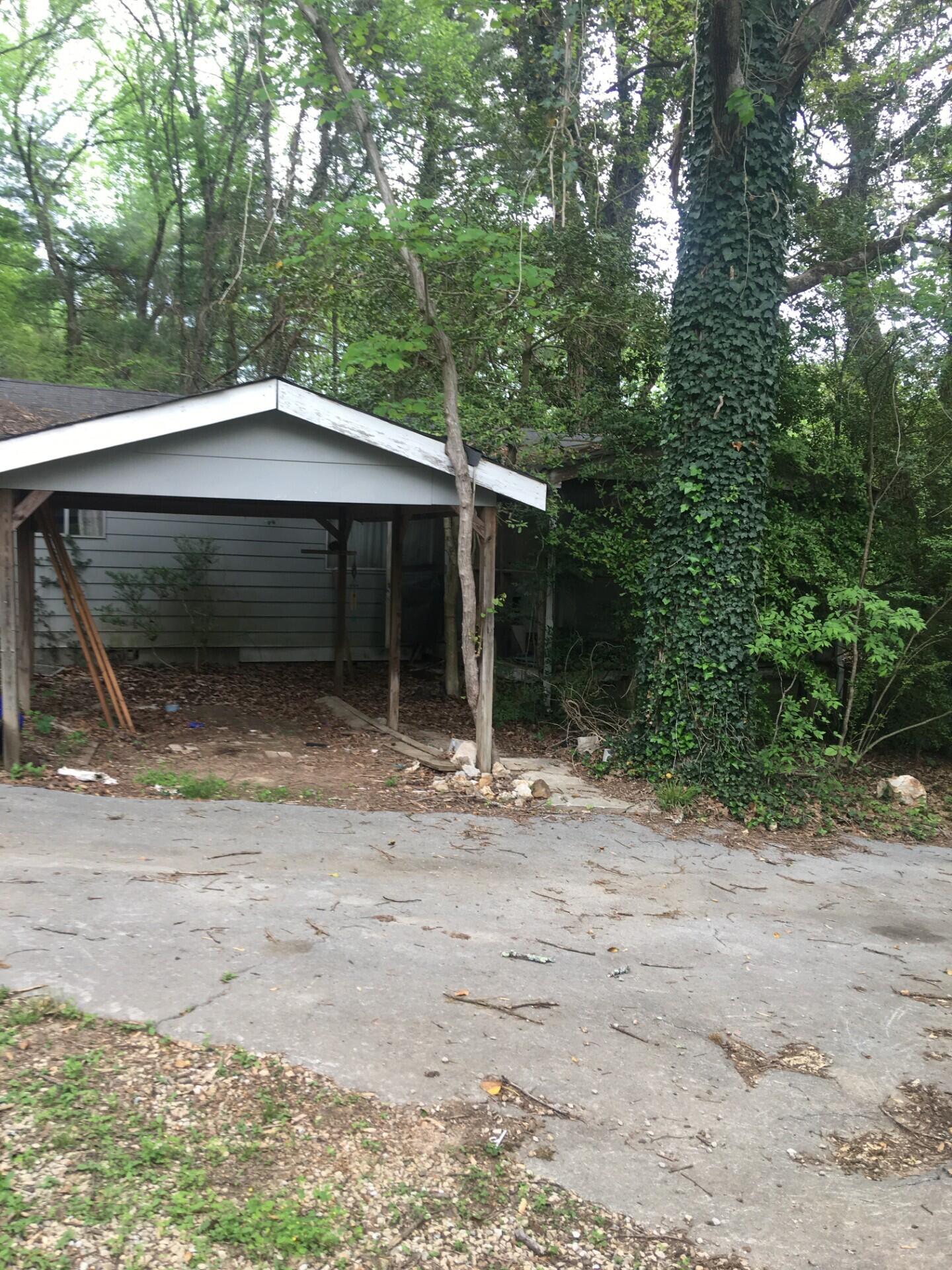 6666 Big Ridge Road Hixson, TN 37343 - Photo 3 of 16 6666 Big Ridge Road Garage