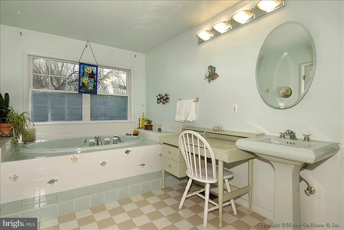 210 Grays Road Lothian, MD 20711 - Photo 15 of 30 Bath (Master)