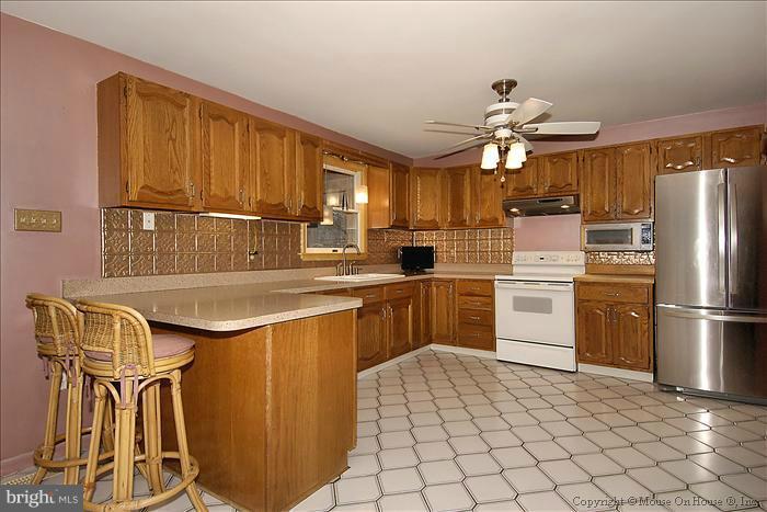210 Grays Road Lothian, MD 20711 - Photo 8 of 30 Kitchen