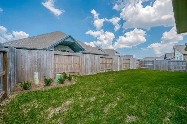 a view of a house with backyard and garden