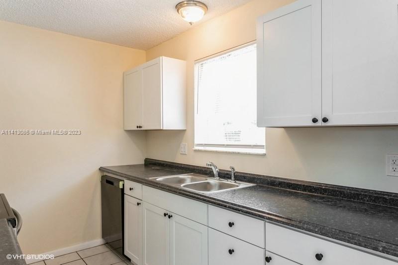570 West 34th Street Riviera Beach, FL 33404 - Photo 7 of 21 Gallery Image 7