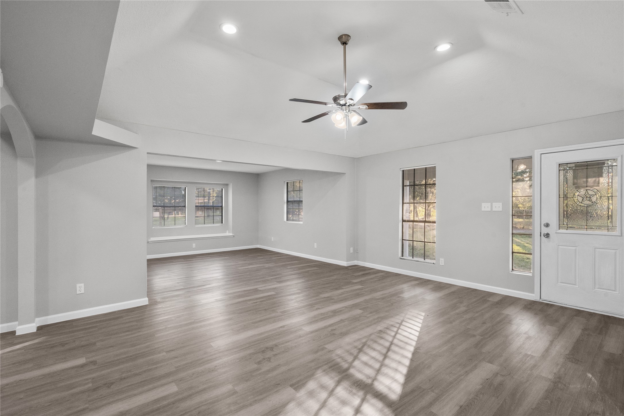 20575 Kings Road New Caney, TX 77357 - Photo 3 of 19 So many possbilities! Room for a formal dining area or home office.