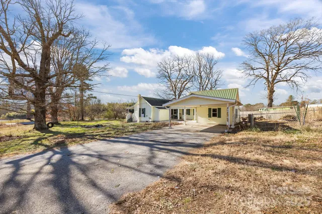 $349,000 | 99 Wakefield Drive, Hendersonville, NC 28792