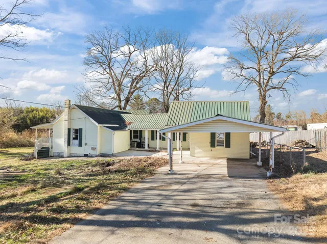 $349,000 | 99 Wakefield Drive, Hendersonville, NC 28792