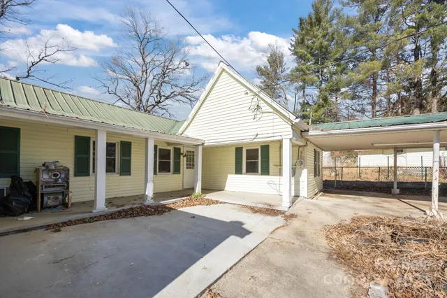 $349,000 | 99 Wakefield Drive, Hendersonville, NC 28792