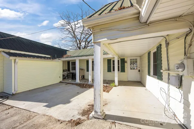 $349,000 | 99 Wakefield Drive, Hendersonville, NC 28792