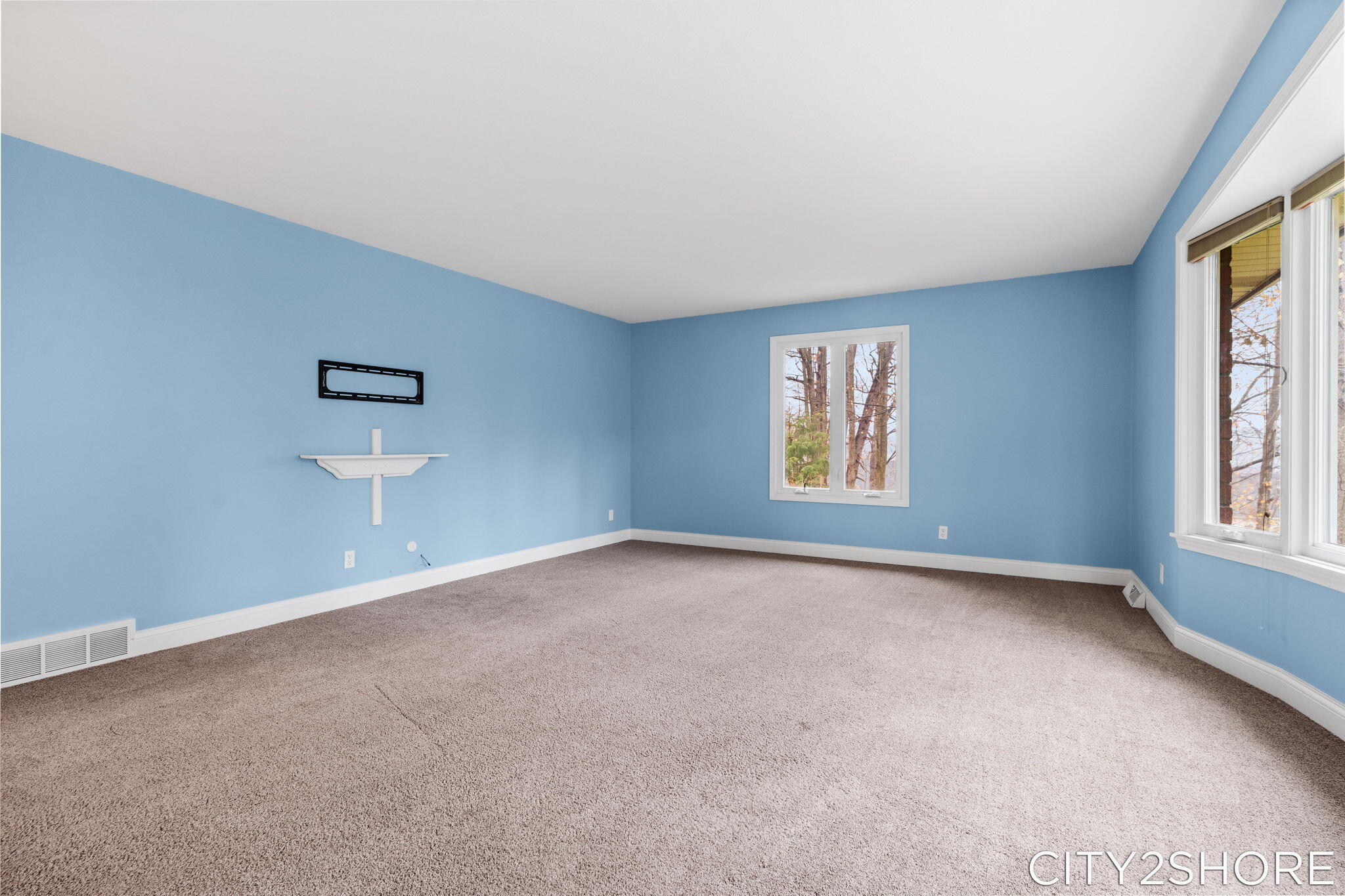 8351 Pleasant Ridge Court Jenison, MI 49428 - Photo 11 of 75 Main Living