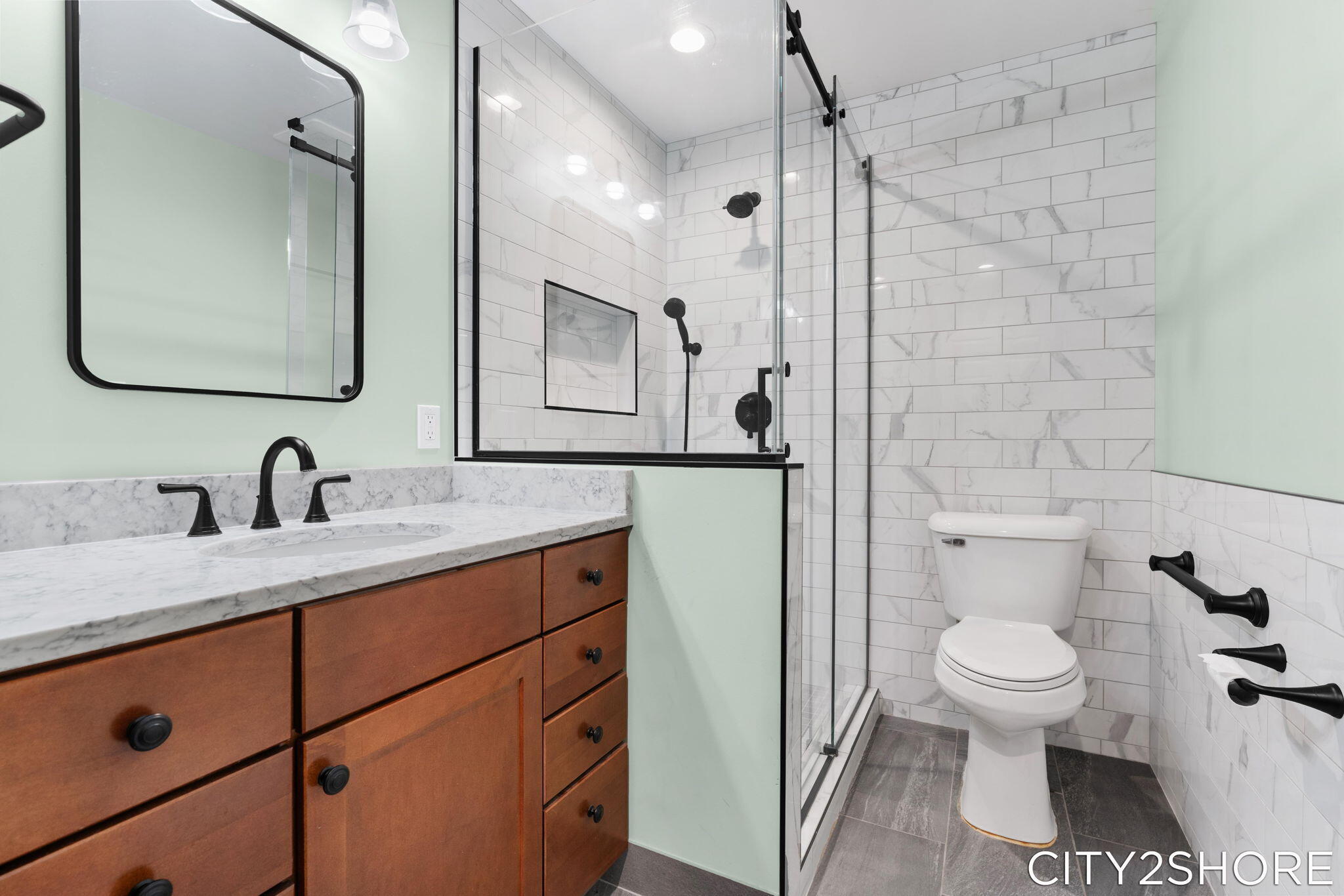 8351 Pleasant Ridge Court Jenison, MI 49428 - Photo 24 of 75 Ensuite