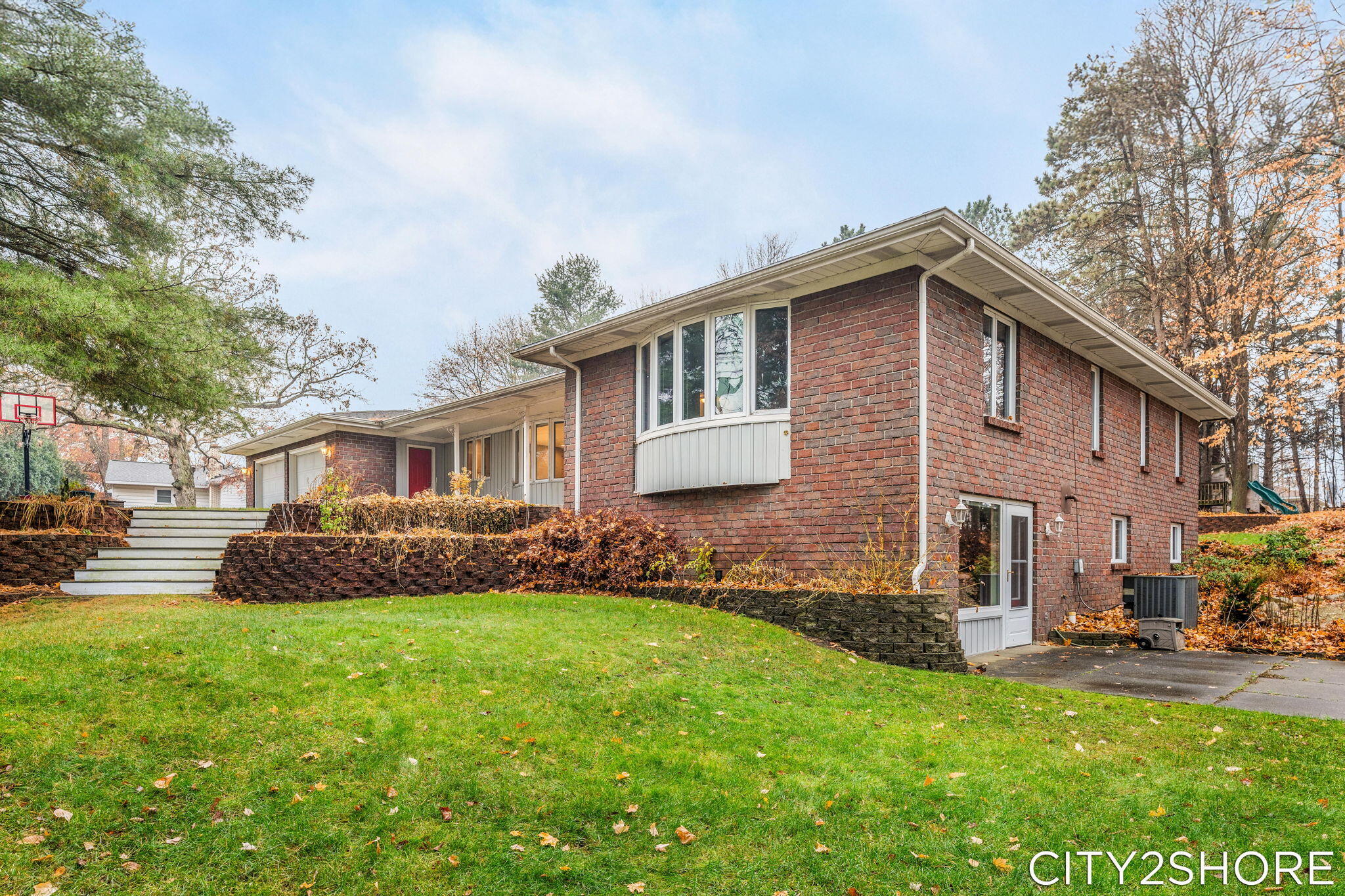 8351 Pleasant Ridge Court Jenison, MI 49428 - Photo 7 of 75 Front