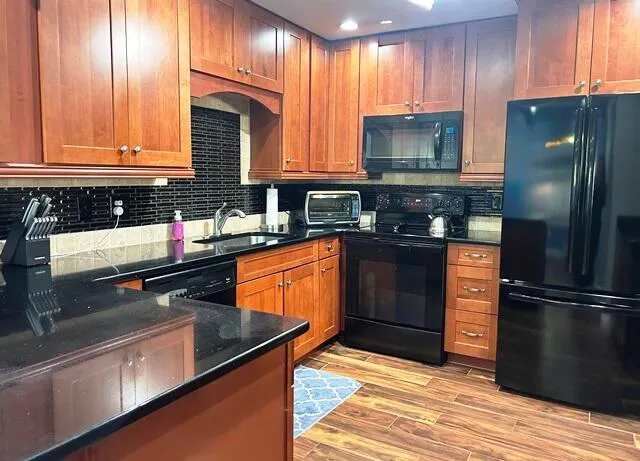 $320,000 | 21053 East Glen Haven Circle, Northville, MI 48167