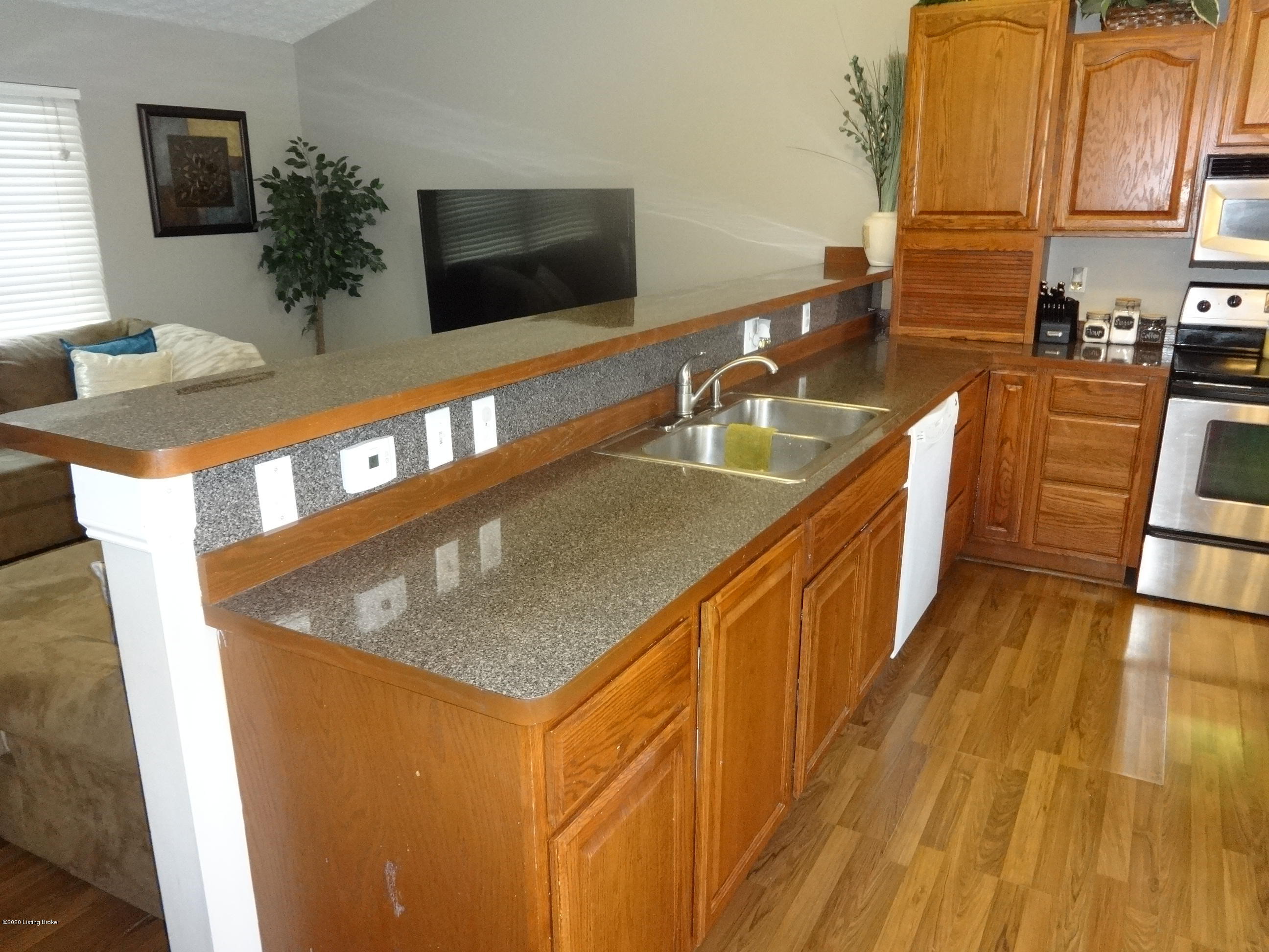 7904 Rochelle Road Louisville, KY 40228 - Photo 29 of 86 DSC01015