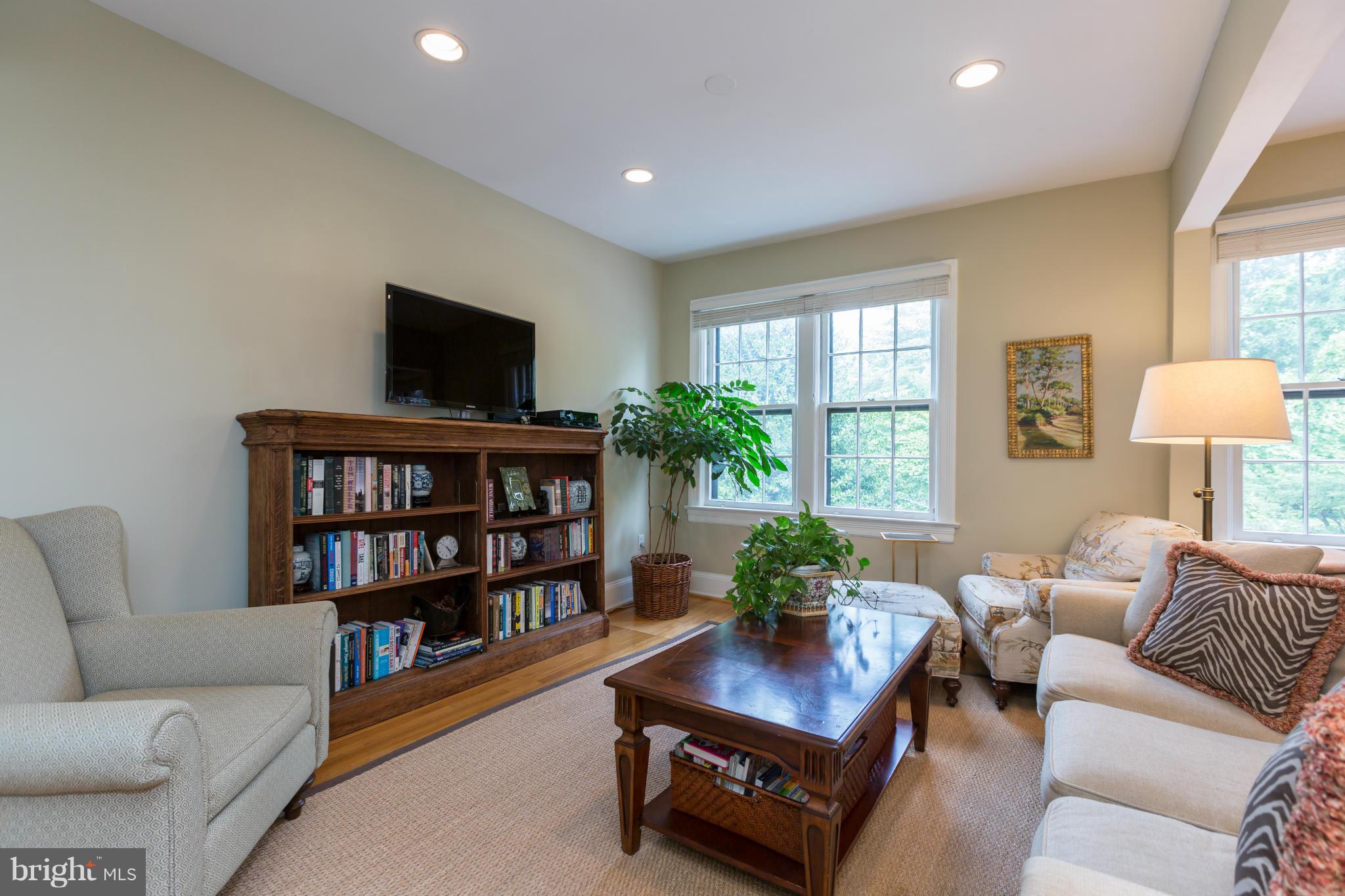 3120 R Street Northwest, Unit 202 Washington, DC 20007 - Photo 5 of 21 Living Room