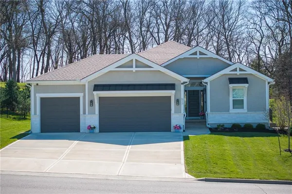 $1,049,000 | 517 South Shore Drive, Lake Winnebago, MO 64034