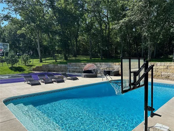 $1,049,000 | 517 South Shore Drive, Lake Winnebago, MO 64034