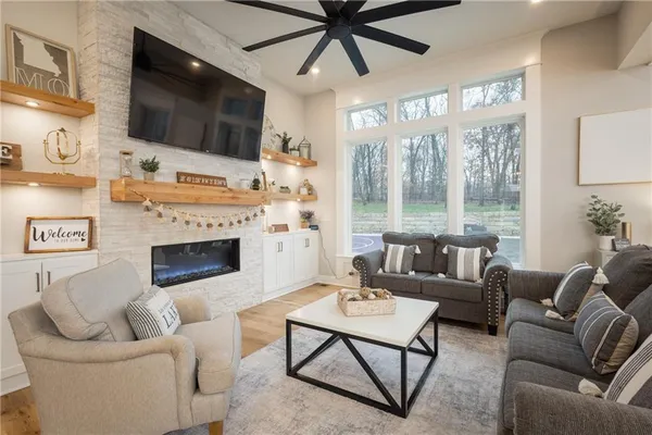 $1,049,000 | 517 South Shore Drive, Lake Winnebago, MO 64034