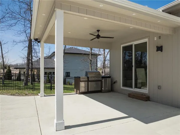$1,049,000 | 517 South Shore Drive, Lake Winnebago, MO 64034