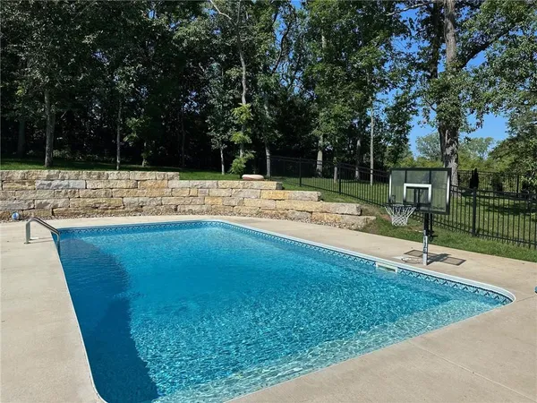 $1,049,000 | 517 South Shore Drive, Lake Winnebago, MO 64034