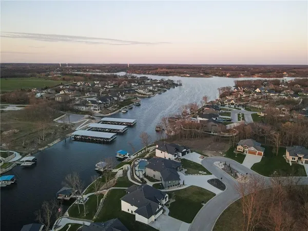 $1,049,000 | 517 South Shore Drive, Lake Winnebago, MO 64034